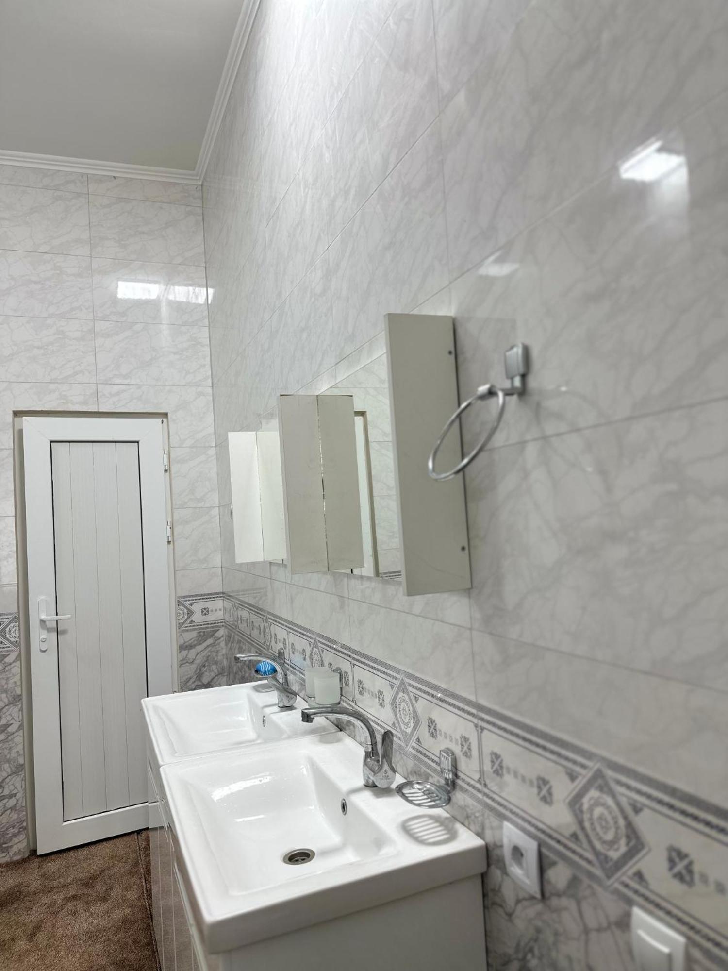 Sunny Hostel أوش المظهر الخارجي الصورة